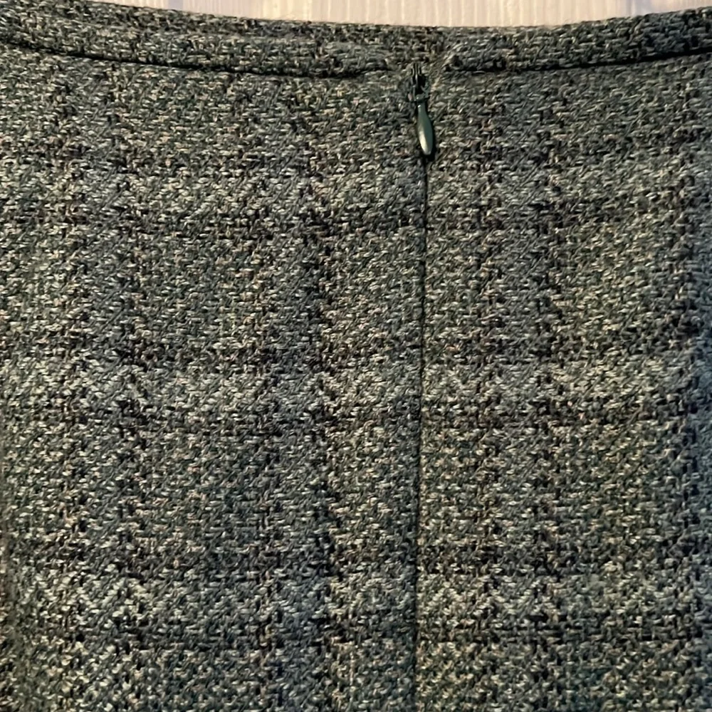 Pristine Women's 100% wool plaid Jones New York  skirt, fully lined. - Picture 6 of 8